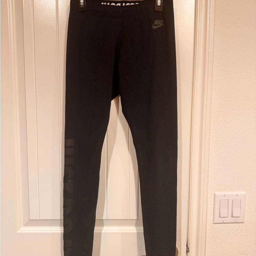 Nike women’s Black Leggings size Small